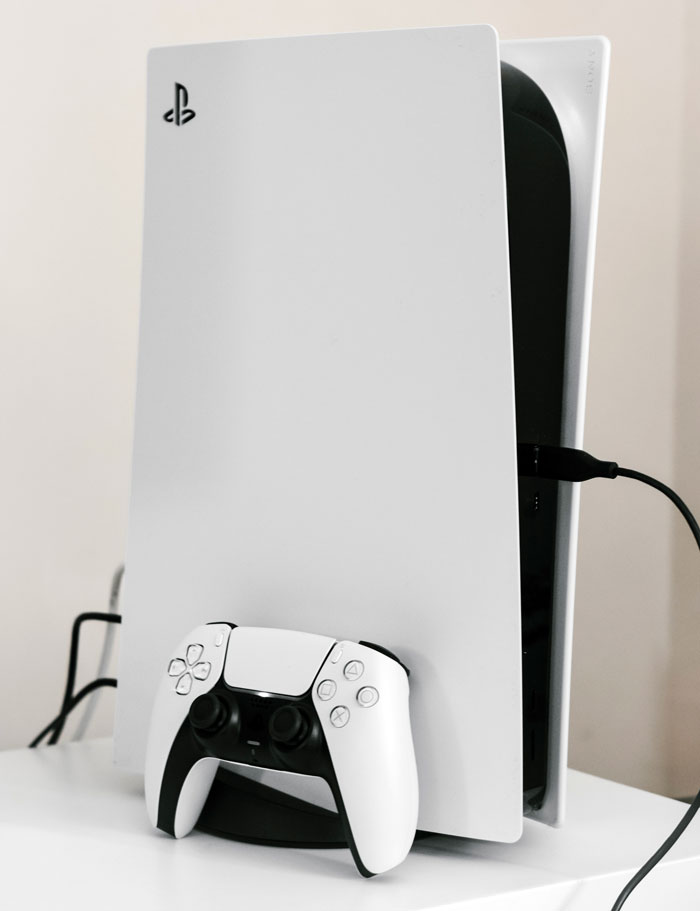 Entretien de console playstation sony PS5 avec manette