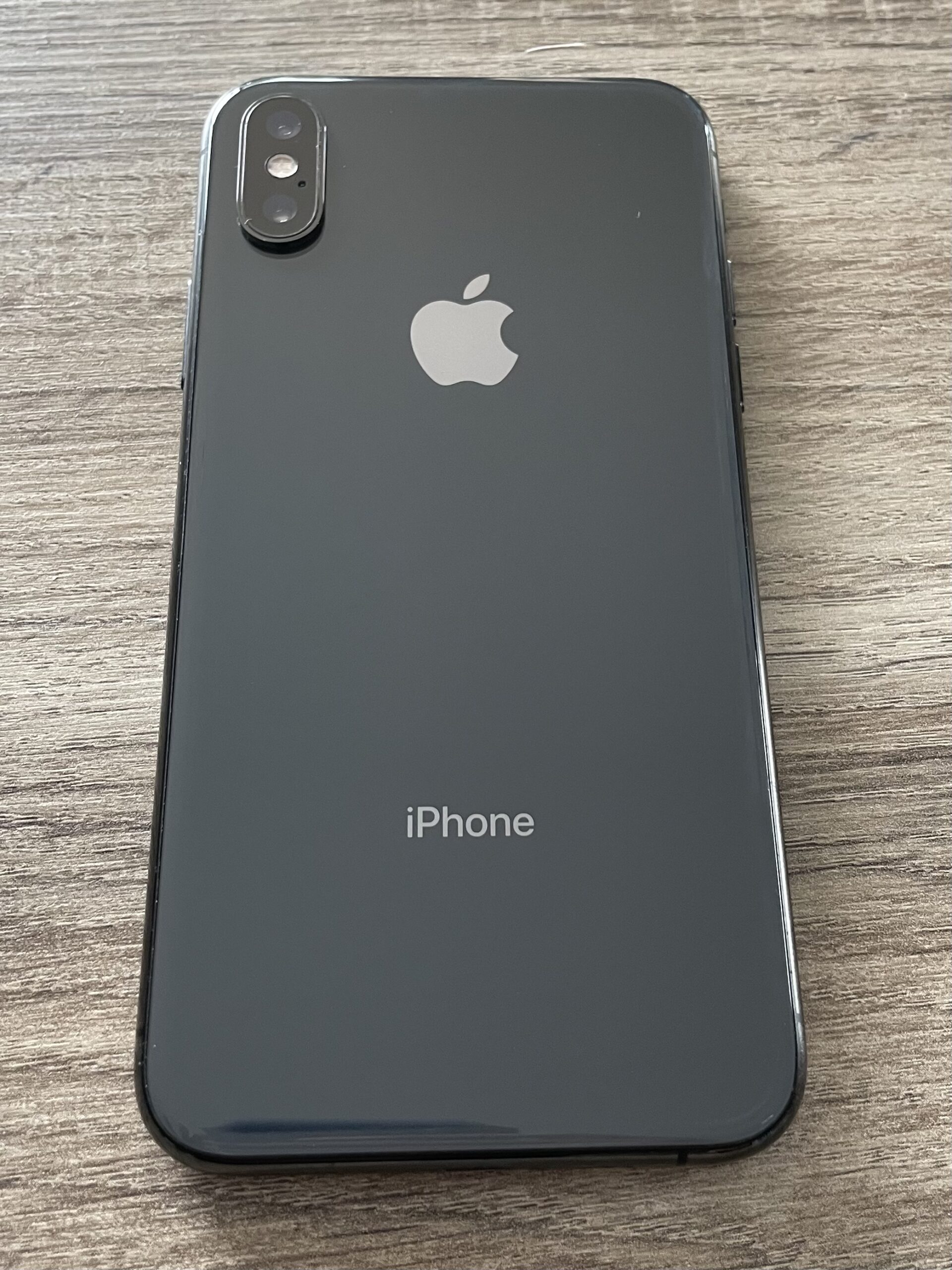 IPhone XS Noir 64 Go